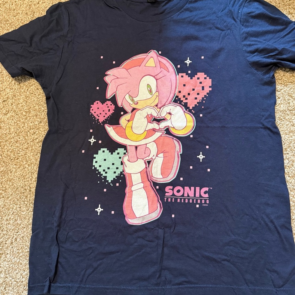 Sonic Amy T-Shirt with Pink Character Design